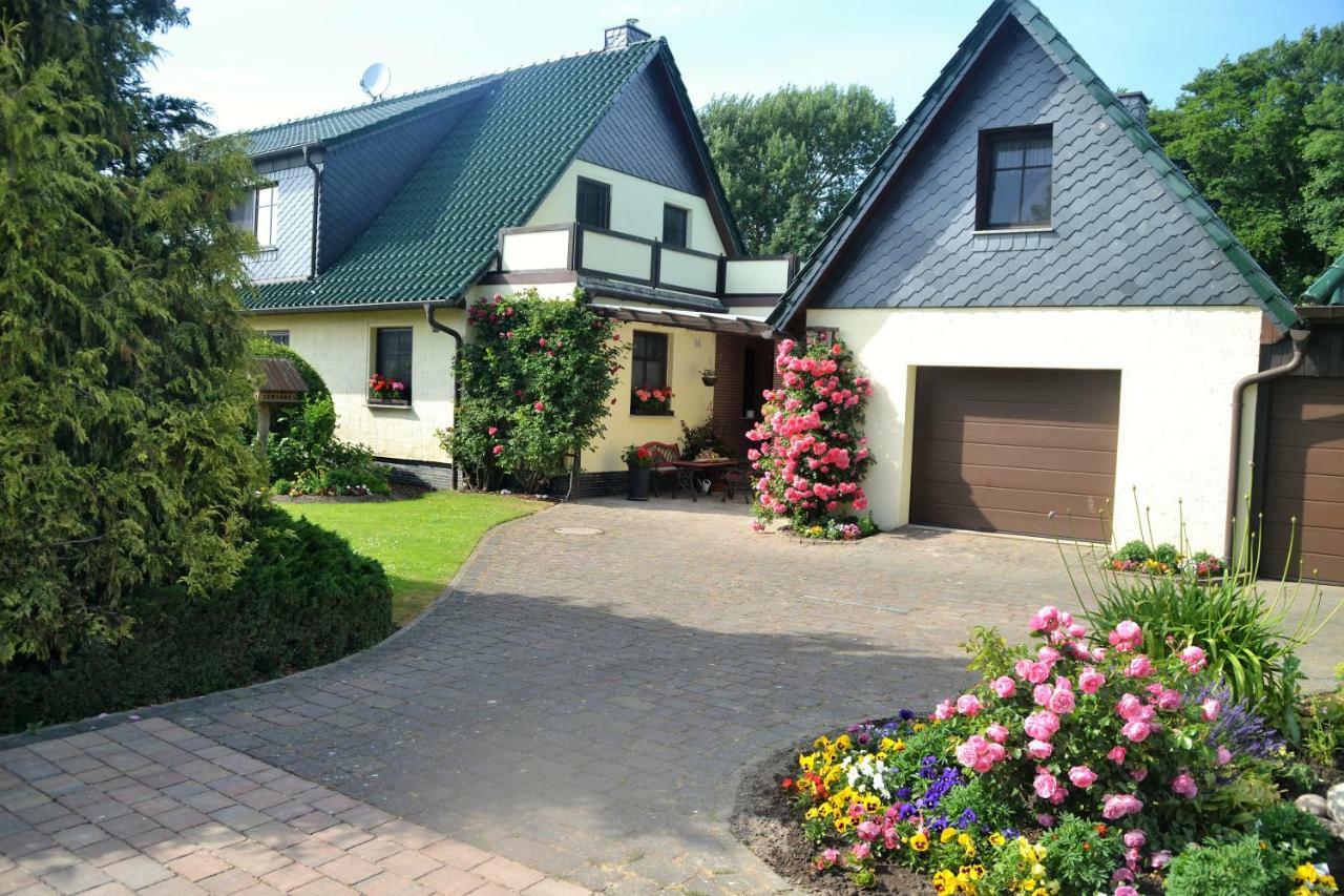 Ferienwohnung 1 Bei Familie Saupe 샤프로데 외부 사진